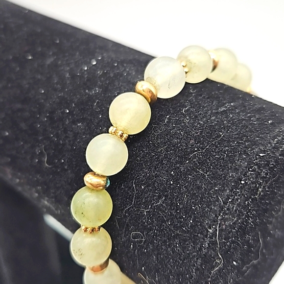 Quartz stretch bracelet w/gold bead spacers - Picture 4 of 7